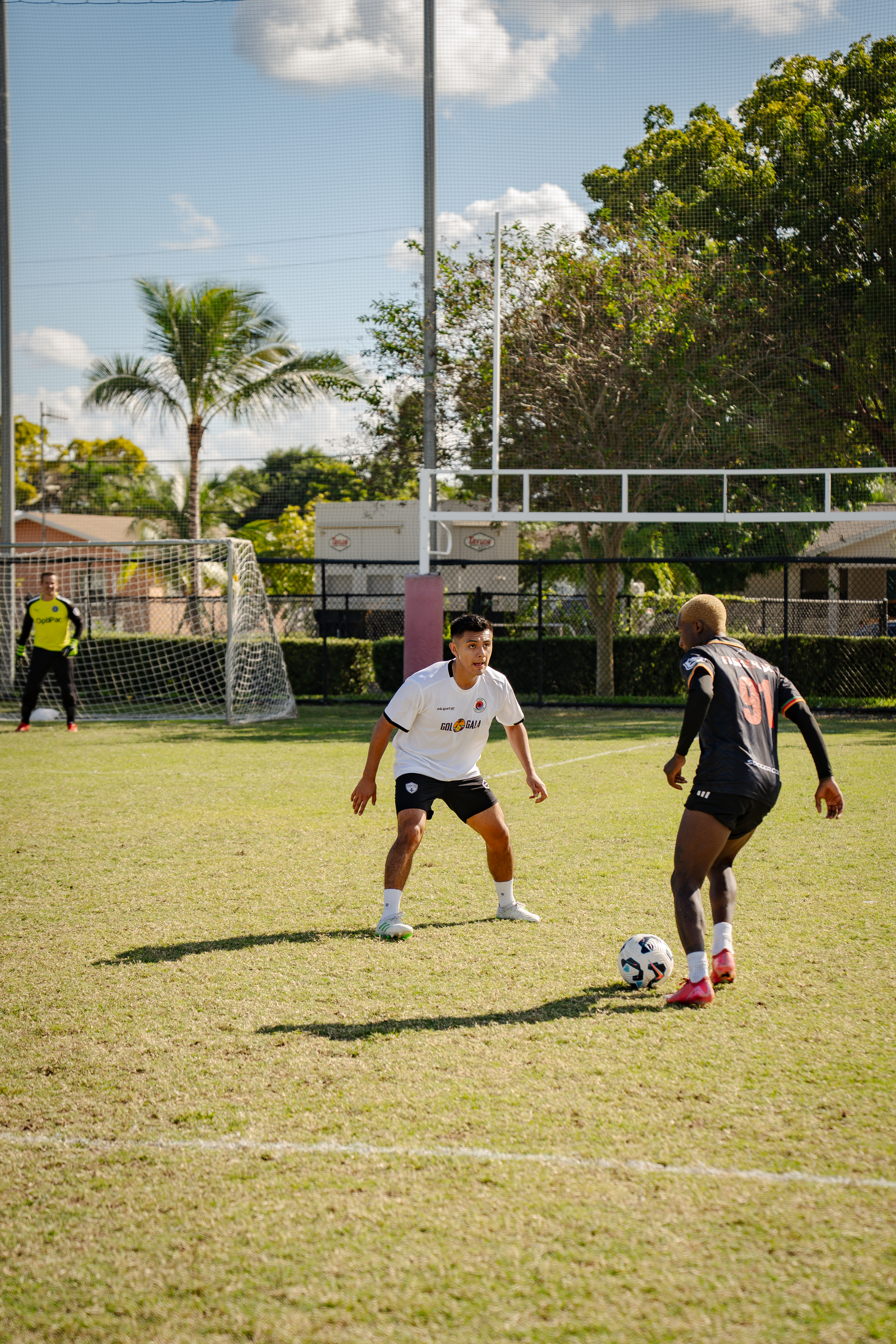 Gol Gala — 1v1 action with Gol Gala jersey